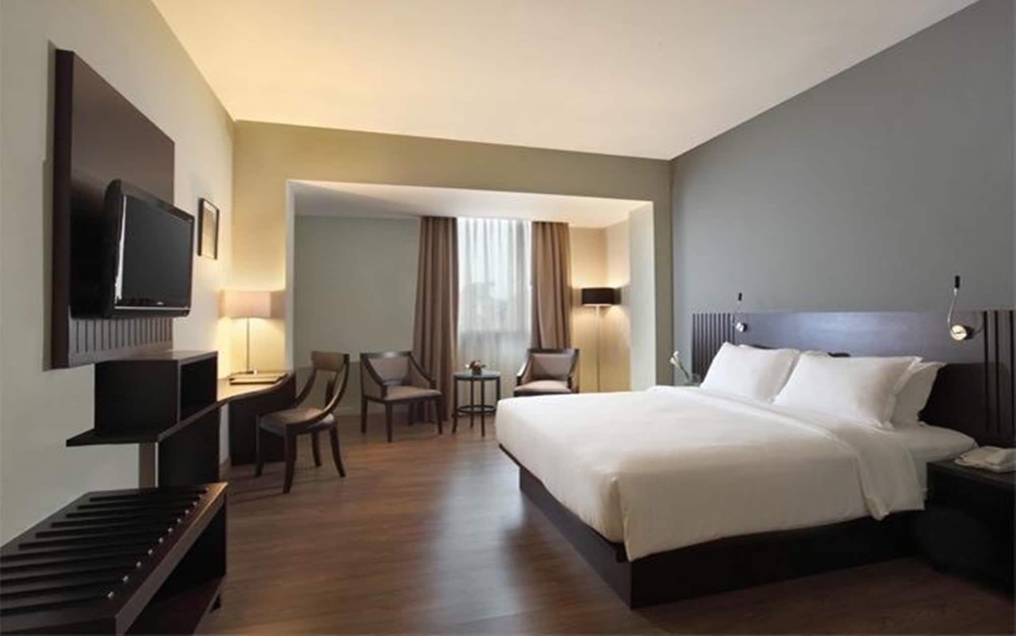 Hotel Santika Taman Mini Indonesia Indah 4*