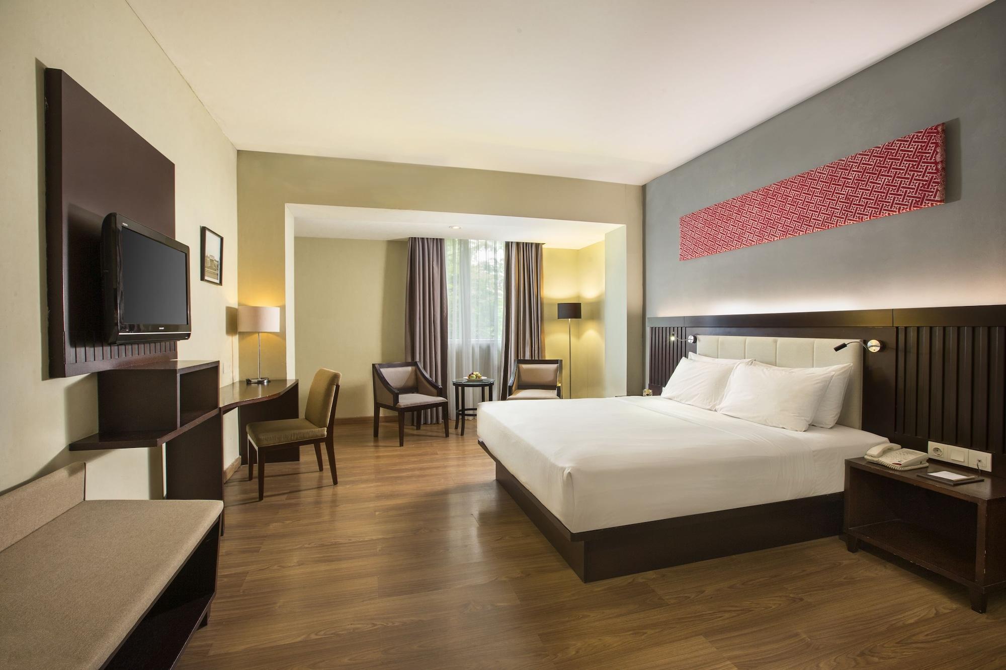 Santika Taman Mini Indonesia Indah Hotel 4*