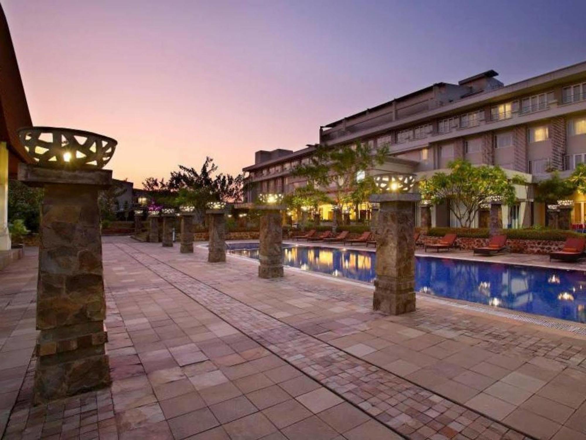 Hotel Santika Taman Mini Indonesia Indah