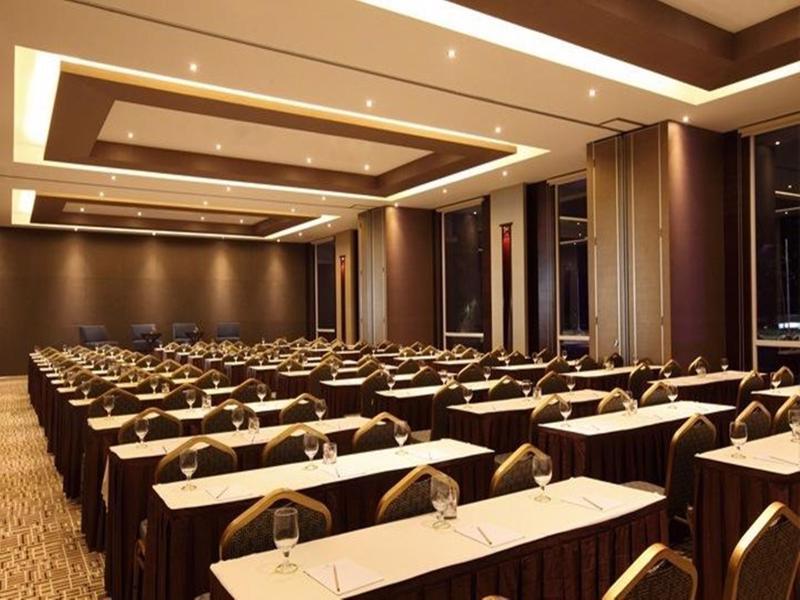 Hotel Santika Taman Mini Indonesia Indah 4*